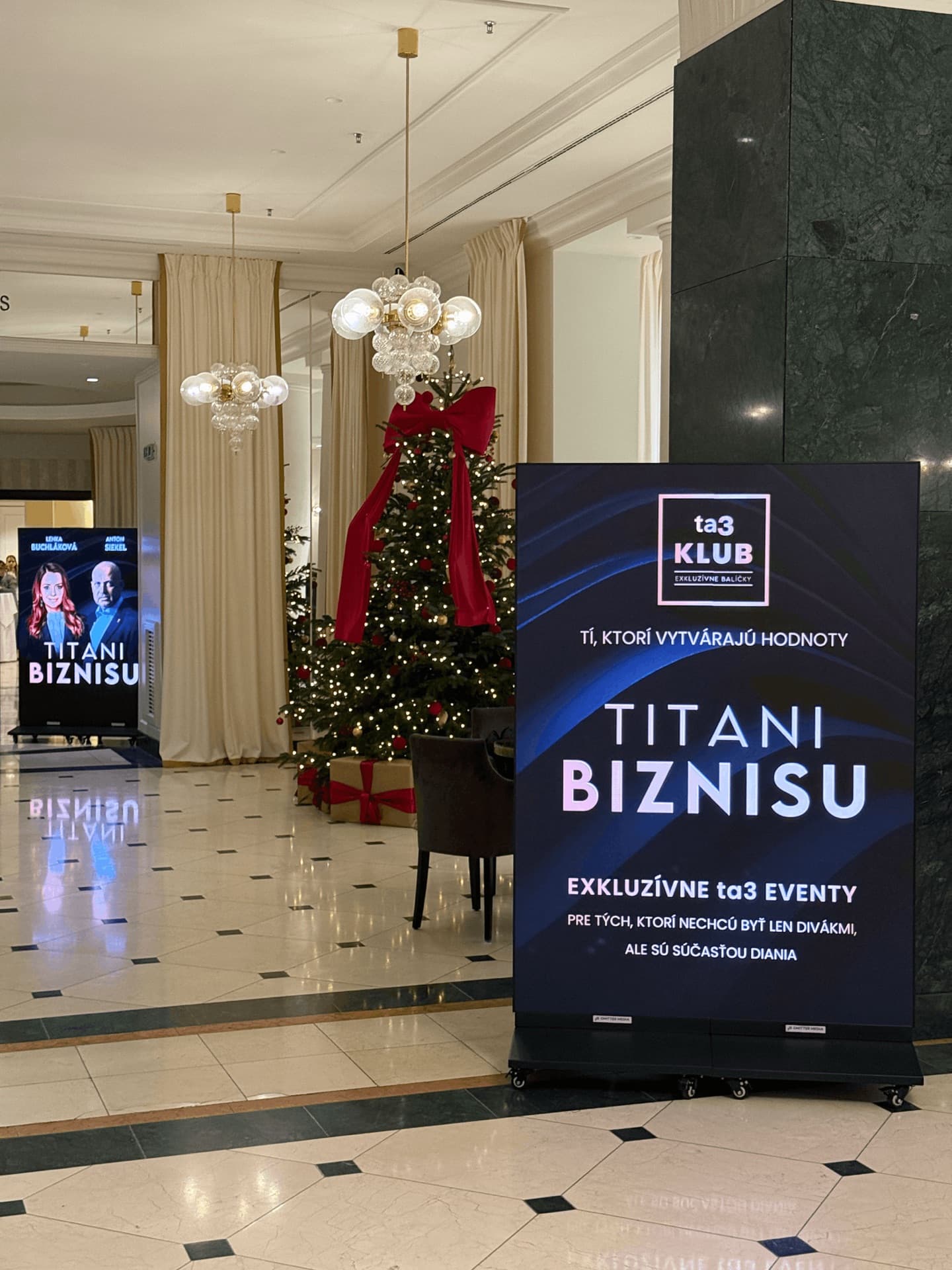 ta3 konferencie - LED postery